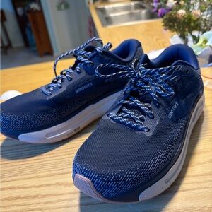 Brooks Women's Navy Athletic Shoes